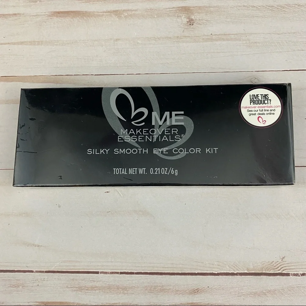 ME Makeover Essentials Silky Smooth Eye Color Kit Sealed